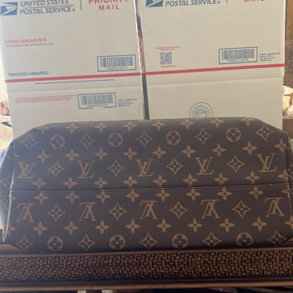 Beautiful Authentic Louis Vuitton Gracefull MM - Picture 13 of 16